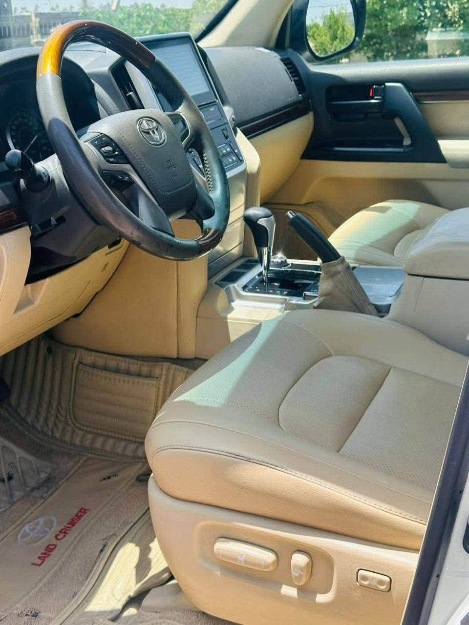 🔹 لاندكروزر GXR 2016 للبيع 🔹
📍 رقم بغداد - باسمي
✅ تحويل فوري ثاني يوم
🚘 مواصفات السيارة:
 • موديل 2016 GXR
 • 6 سلندر
 • ماشية 100 ألف كم
 • بصمة تشغيل
 • بصمة أبواب
 • كشنات كهربائية
 • كشن السائق 3 حركات
 • كشنات جلد
 • 8 إيرباك
 • فتحة سقف (سلايد)
 • ثلاجة
 • تحكم ستيرن
 • مرايا شفط
 • مرايا قلاب عند الرجوع
 • إشارات بالمرايا
 • حساسات أمامية وخلفية
 • كاميرا
 • زينون/زراك لايت
 • طفاية حريق
📝 ملاحظة:
السيارة كفالة عامة، عدا الجام الخلفي بيه صبغ شبيرين، والسونار موضح بالمنشور.
📍 مكان السيارة: بغداد💰 السعر: 45,000 دولار
📞 للاستفسار: ***********
