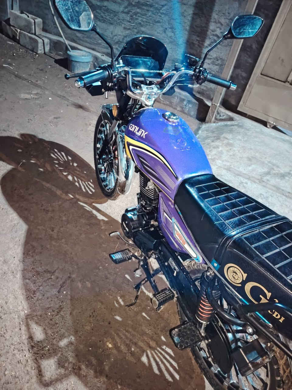 سيفان سونك 2025 لون بنفسجي 💜 دراجه جديده
محرك اسود 200cc دراجه مكفولة اوراق كامله بصمه
شقاله فقط شاشه طفت للمراوس شعندك تعال خاص
مكاني خان بني سعد سعر 750 قابل للتفاوض
***********
