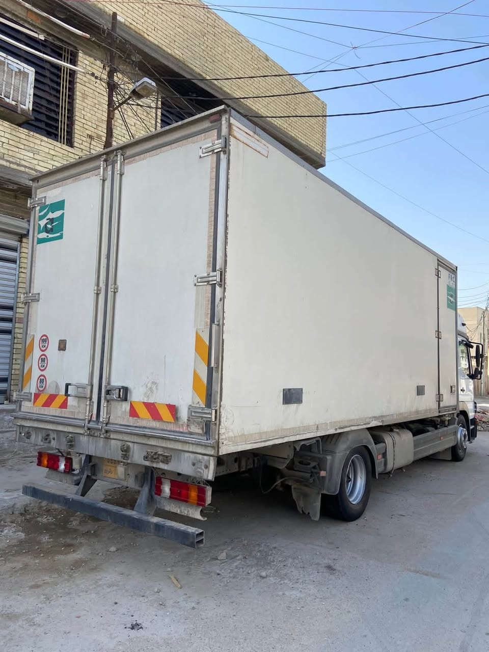 سلام عليكم براد اتيكو للبيع طول 6 وربع سمك 7 ومغلف من الداخل سندويج سمك 7 جهاز ثرموكنك ts300 شغال مكاني بغداد 
***********
