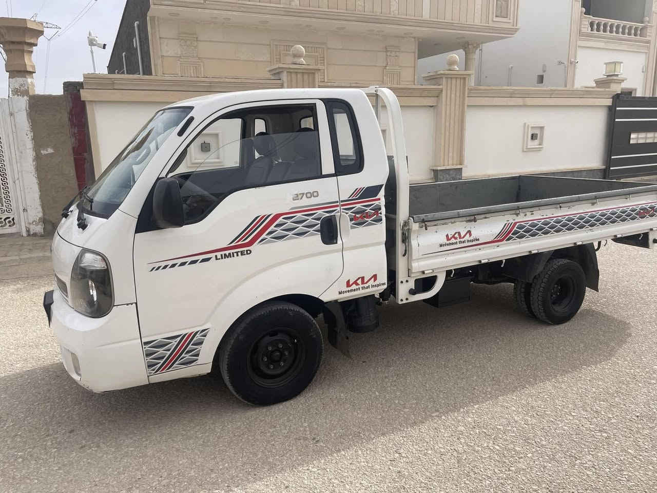 كيا للبيع موديل 2015
مكفوله المحرك معمر جديد  
العنوان حديثه / حقلانيه 
للاستفسار / ***********
