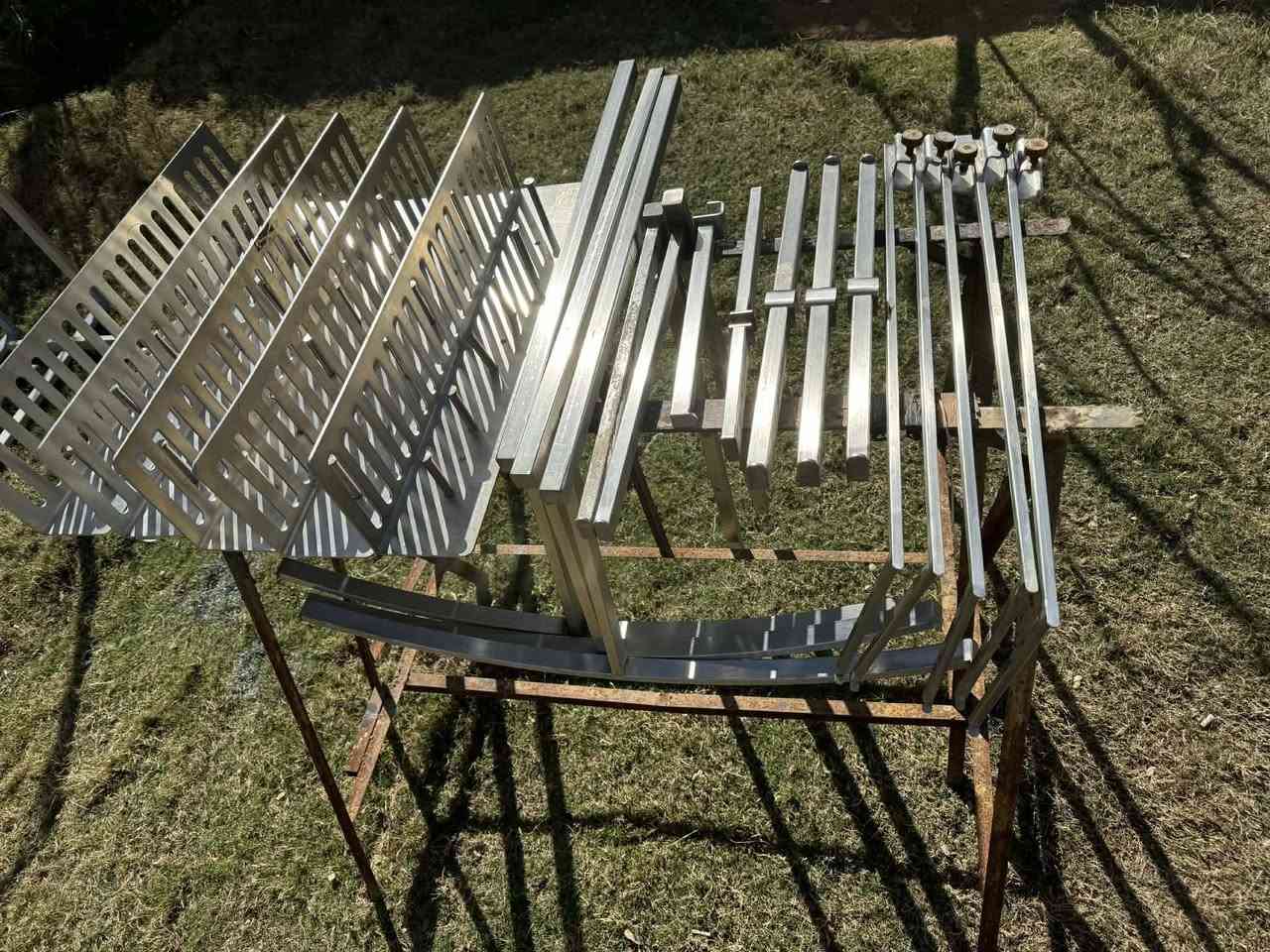 ستاندات لعرض الملابس. 
للبيع. 
الاتصال ع الرقم 

‭0781 838 1763‬
