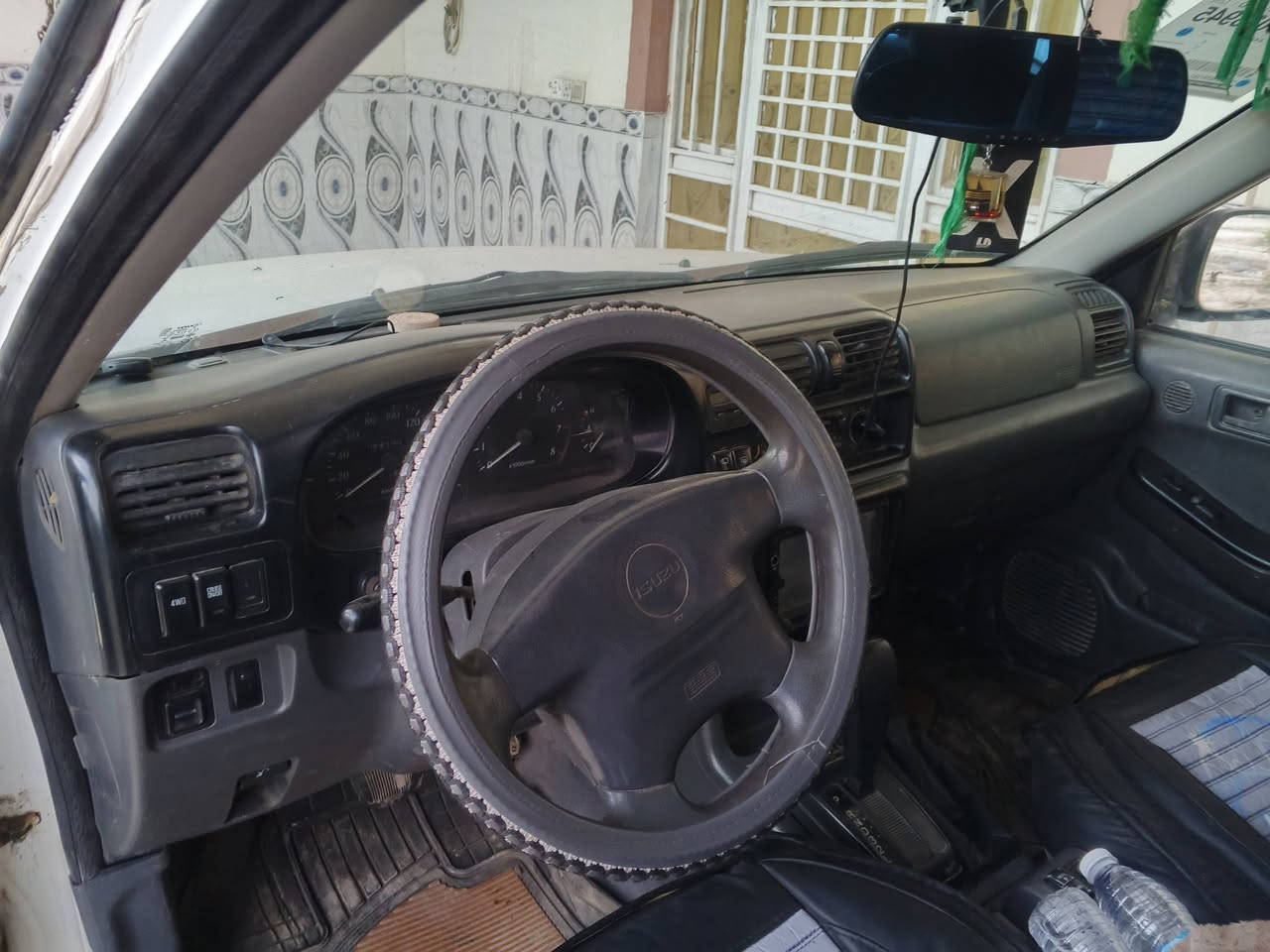 السلام عليكم للبيع ازوزه روديو موديل ٢٠٠٠ رقم اربيل سنويه صاقطه شرط الوكاله ولتحويل السعر ٤٥ المكان الناصرية رقم الهاتف ***********
