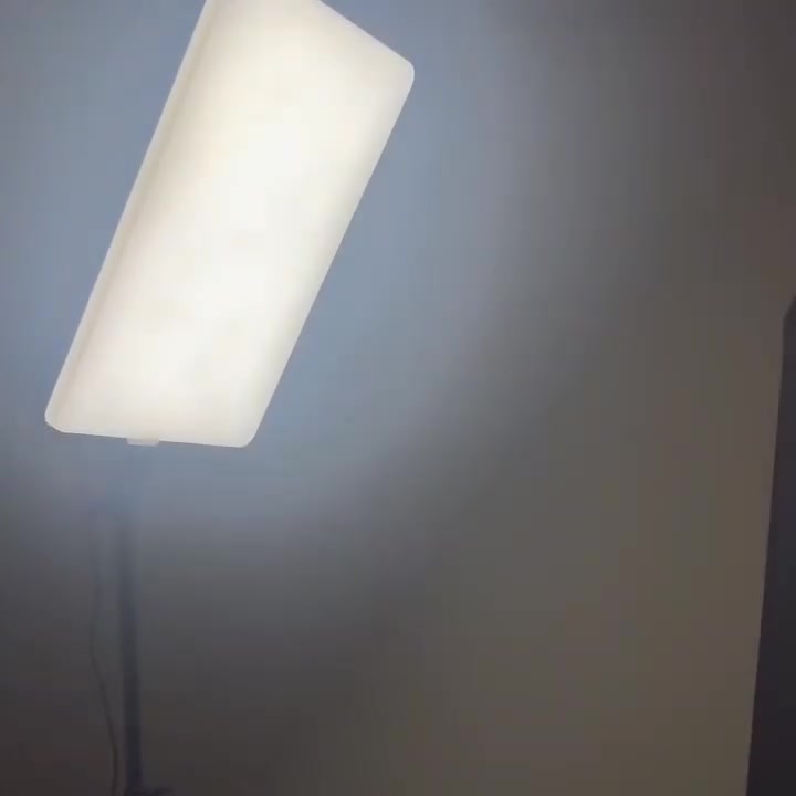 رينغ لايت مع ستاند لتصوير احترافي ...
◼️  بارتفاع  مترين و ٢٠ سم 🤩
◼️اضاءة قوية ٣ الوان ( ابيض . ابيض ثلجي . شمسي)بجودة عالية جدا 💡
◼️قاعدة ترايبود معدن اصلية .👍
◼️يأتي بتصميم مدمج وخفيف الوزن، مما يسهل حمله
 واستخدامه في أماكن مختلفة. للمصورين والصالونات والمراكز والعيادات. 
◼️يعمل عبر منفذ USB، مما يتيح تشغيله باستخدام مصادر طاقة متنوعة مثل باوربانك أو الكمبيوتر المحمول أو شاحن موبايل .

 السعر ٢٠ الف والتوصيل #مجاني لكل محافظات العراق


**إذا كنت صاحب هذا الإعلان وتريد حذفه لأي سبب، رجاءا أرسل رسالة إلى الدعم الفني**