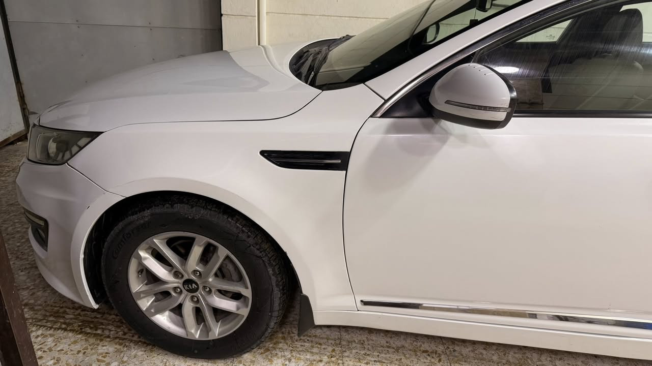 السلام عليكم
اوبتيما 2011 خليجي 
كير محرك صدر كهربائيات كلها تمام
مكينة 2000 سيارة حلوة ومرتبة وجاهزة كل نقص مابيها
صبغ باب السائق ومباوگ وياه الباب الخلفي والجاملغ الامامي وبيها مكانين صغيرات بيهن صبغ بسيط والباقي كلها بلاد
مكاني بغداد ابي غريب 
السعر 118 
***********
