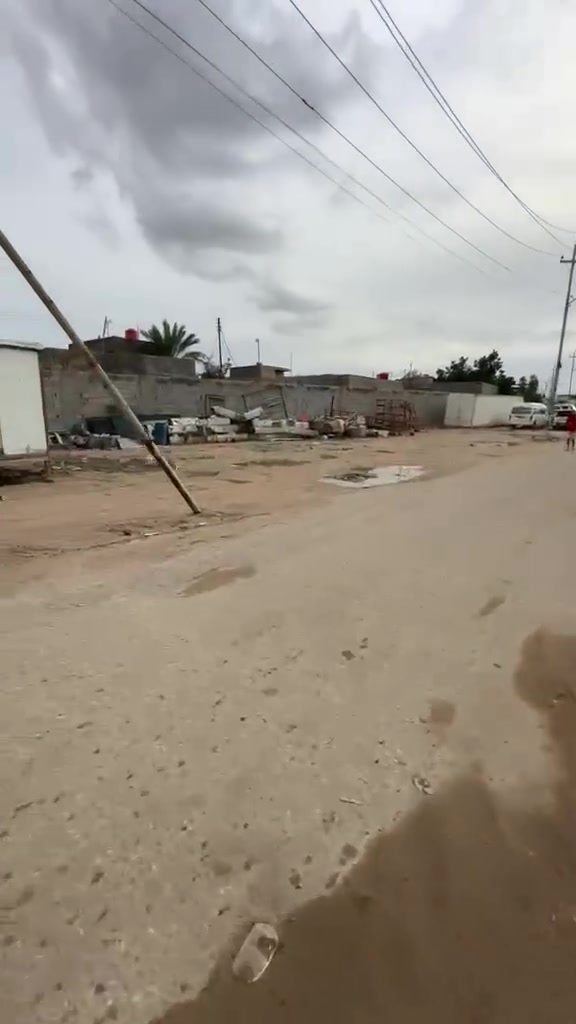 للبيع ارض مميزا جدا تجارية ركن على شارعين تبليط مساحة 3100 متر  ملك صرف زراعي باسمي وشرط تحويل طابو بالاسم الابعاد تقريبا واجهية 45متر ونزال  70 متر تحتوي على 6 سكنية سياج داير كل دنك كونكريت وملبوخ الموقع شط العرب الجزيرة باب الهوى تبعد مسافة قليلة عن الاربع سايدات  
للاستفسار ***********
الارض تصلح مدارس اهلية 
او فقط عرض الدور للايجار دخلها الشهري مليونين ونص
