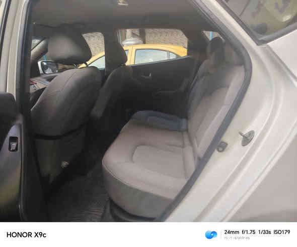 السلام عليكم ورحمة الله وبركاته للبيع توسان خليجي موديل ٢٠١٢محرك ٢٠٠٠دوش صبغ قطعه وحده جامرلغ خلفي خلف السائق تخم تاير جديد السعر ١٣٠وبيه مجال بسيط مكان السياره بغداد الشعب للاستفسار ***********
