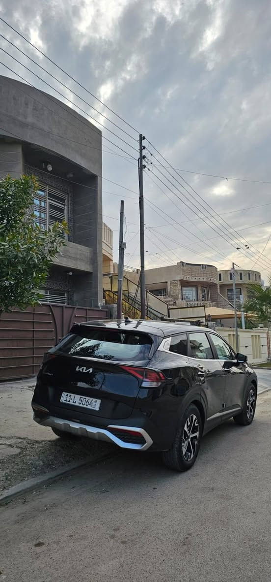 سبورتاج موديل 2023وارد أمريكي
الضرر شويه من الجاملغ والباب الخلفي صبغ وقبق الصندوق وبنيد تبديل فقط:
محرك 2500gdi
رقم بغداد بأسمي

المواصفات :
اشاير مري 
كامرة خلفية 
اوتو هولد
حساسات 
رادار أمامي 
تدفئة كشنات
كشنات جلد
تحكم ستيرن
تشغيل عن بعد 
بصمة ابواب 
هاند بريك كهرباء 
ويل حجم 18 
نقطة عمياء 
قمارة حديد 
مانع انزلاق
درايف مود 

السعر 175وبيها مجال بسيط
***********
