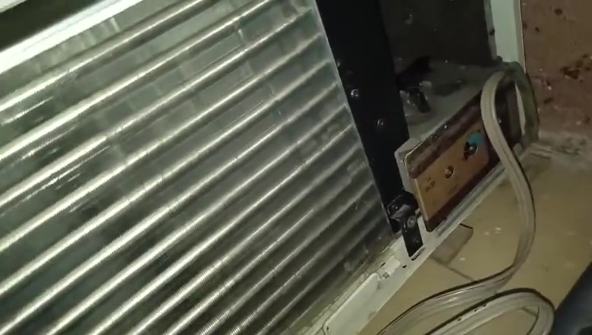 مكيف وندو جنرال الأصلي غير مستعمل للبيع
عدد 2 اثنين. رقم الجوال ***********

