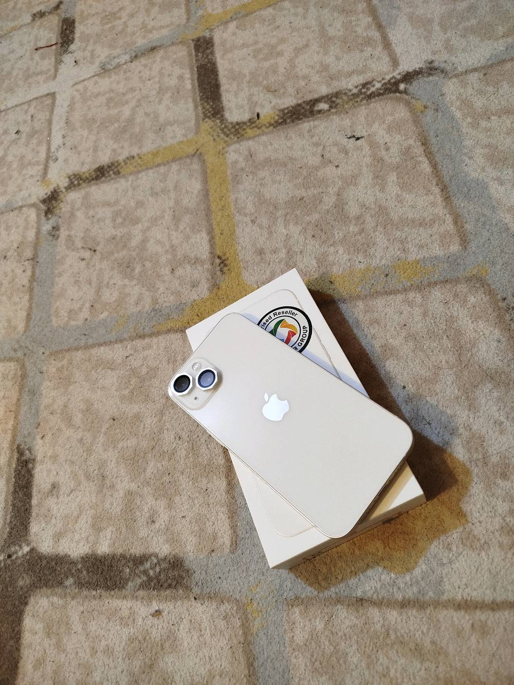 ايفون 13العادي للبيع نضيف جدا مابي اي نقص نسخه شرق اوسط و ضمان ماستر بطاريته 98 و الذاكره 128و السعر 510وبي مجال البصره الزبير حي المعلمين 