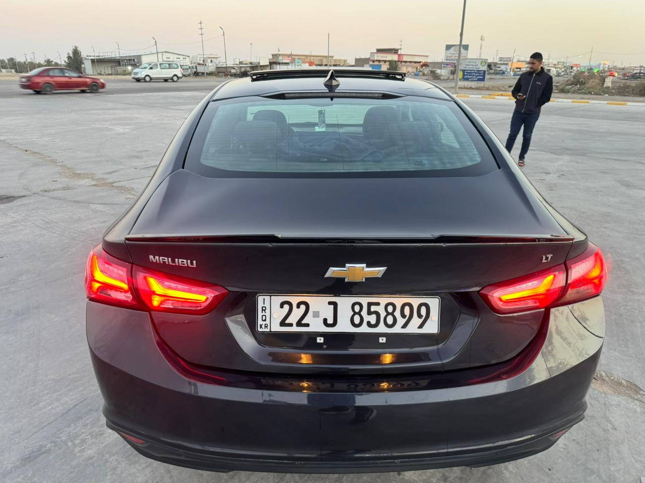 السلام عليكم  ماليبو موديل 2022
السعر (١٥٥) ورقة
فول مواصفات (LT)
عدد المسافة (34) M 
حادث السيارة 
جاملغ امامي وجاملغ خلقي قبغ الجنطة 
ايربالك سترين وبردة وراجع سستم كامل  
للاستفسار .***********
