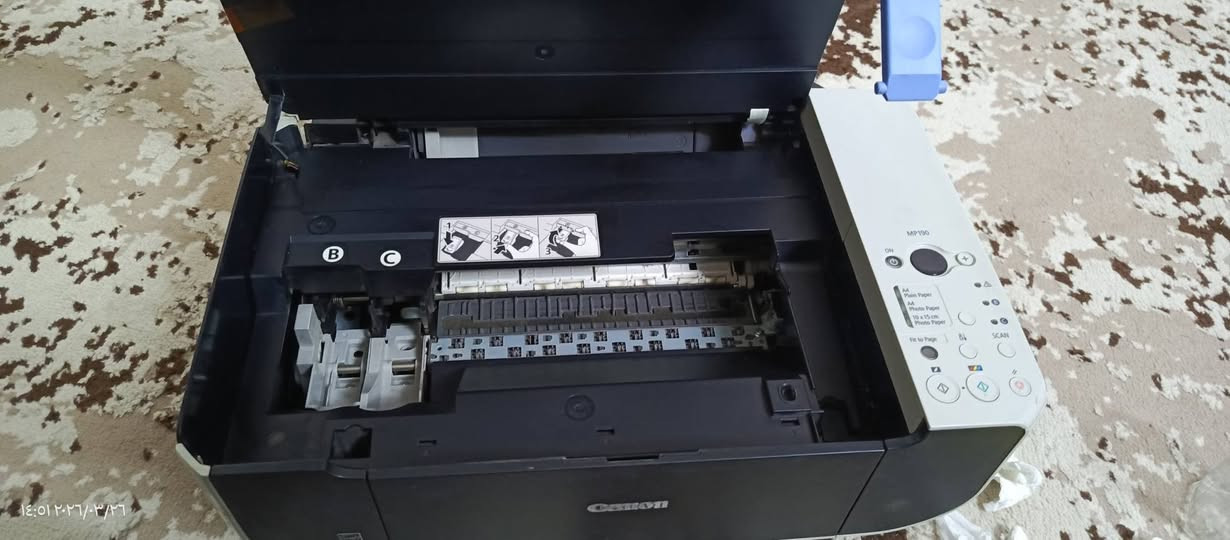 السلام عليكم طابعه للبيع  ***********
