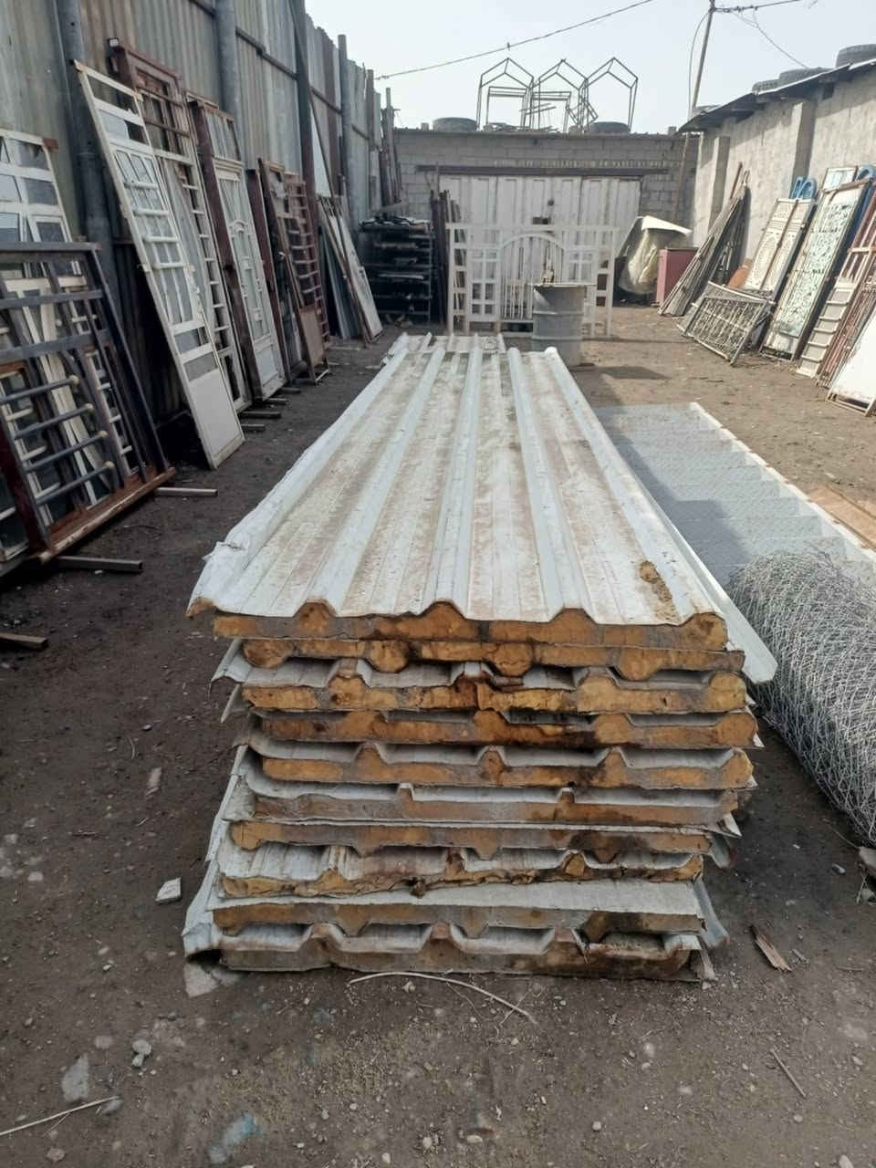 عندي سندويج و درج للبيع ***********
