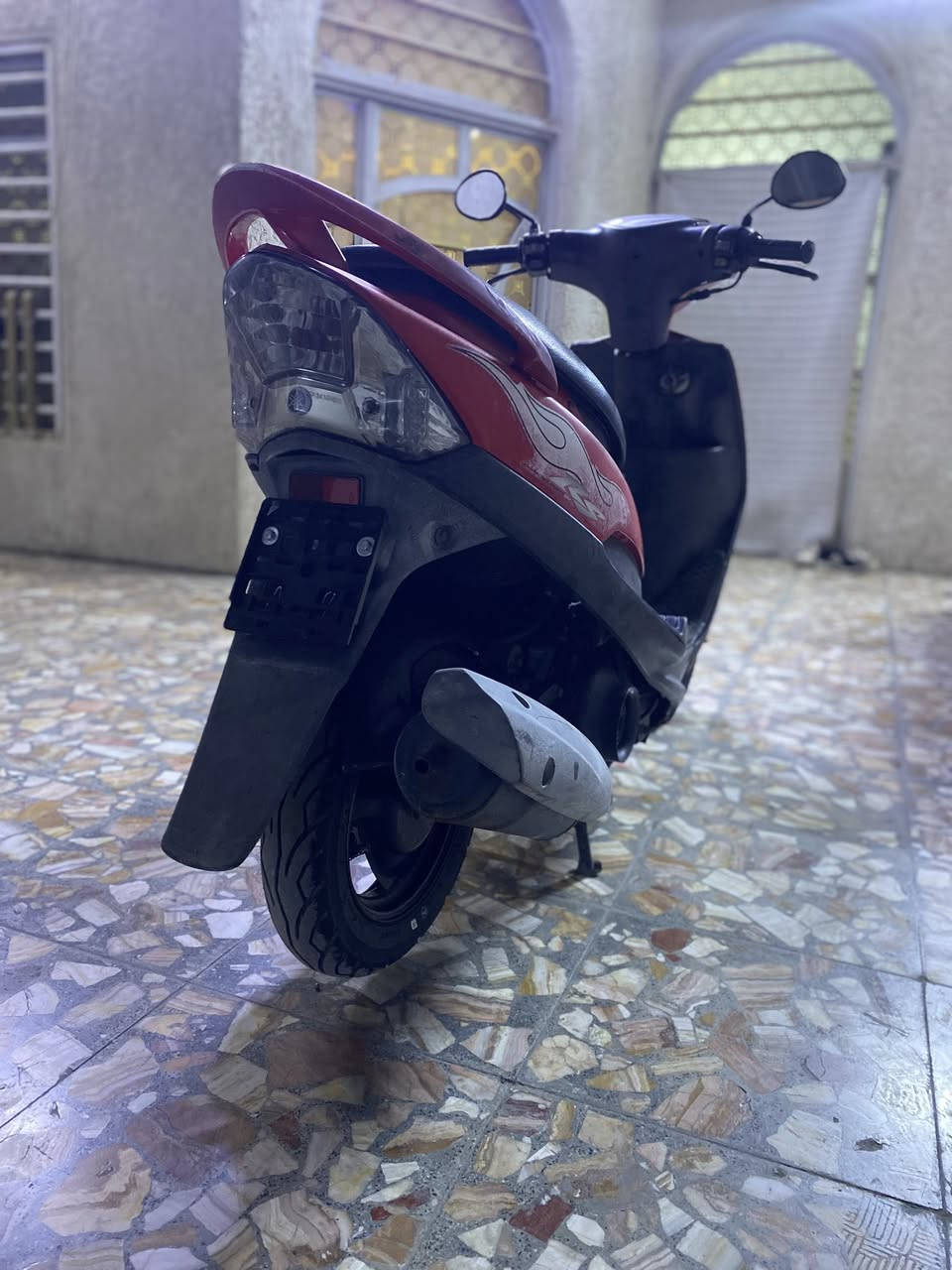 السلام عليكم دراجه للبيع ماكس مكفوله كفاله عامه وأيضاً داخلها سستم صوت السعر 900 وبيه مجال حك الجيه 
المكان بغداد 
الرقم ***********
