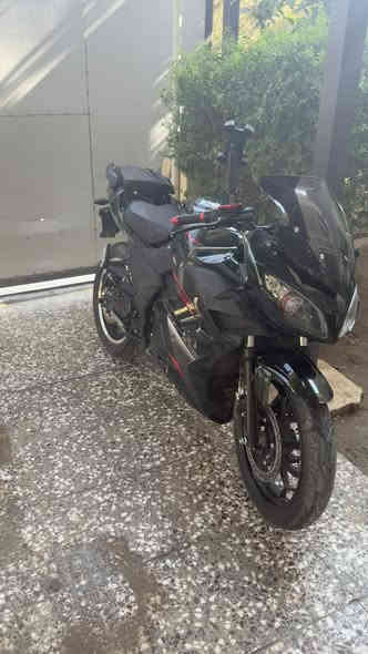 دراجه بطح شحن كهربائيه للبيع 
بطح شحن للبيع ملف 3000 6 بطاريات 32 اميير جدد

سرعه قصوى 180 

دراجه قويه وتخبل وجديده

مكاني محموديه 

سعرها مليونين وميه

واتساب ***********
