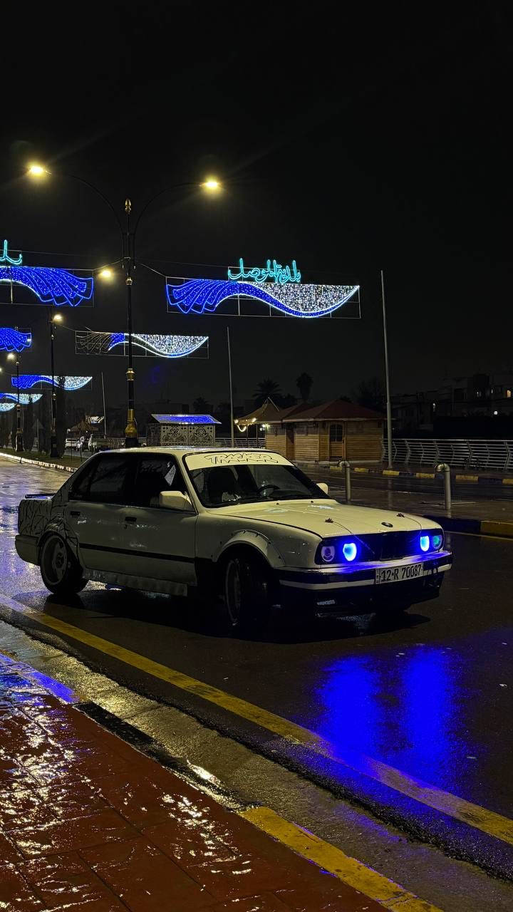 موديل 88 رقم نينوى هزه رقم مسطره السياره بأسمي
سنويه 30
كابون بانزين بيها
مكينه 18 بلاد حشوه 20
كير 20
مابيها كص ولاضربه قويه
بيها تخم ويلكب بوربت 
صالنصه رياضي تفصال بوابه ريمونت 
شاشه 
سنتر لوك 
بيها وايد بدي عمل 
سياره بيها نقوصات بسيطه حيل
سعرها 33 وترهم مراوس 
***********
