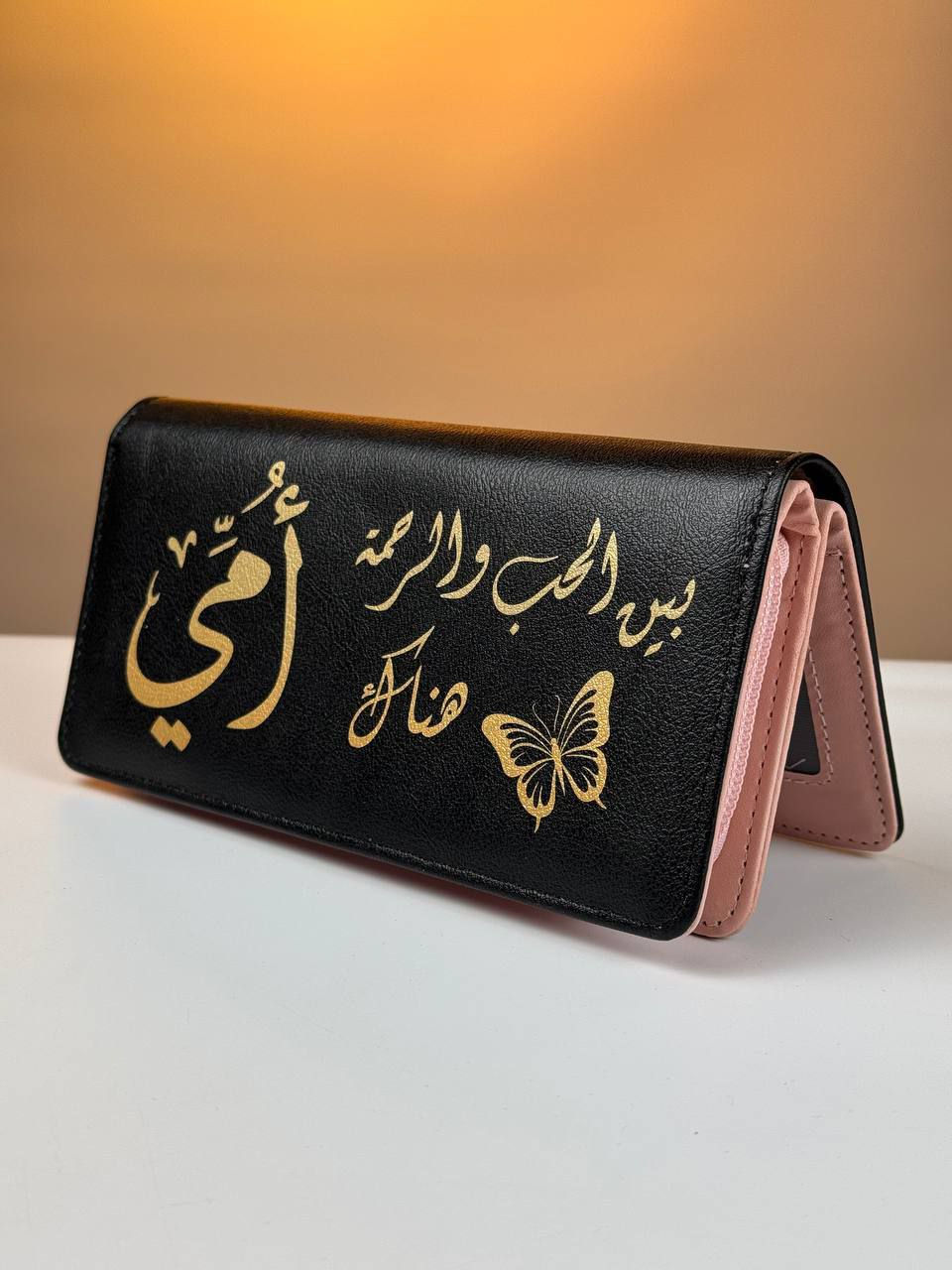 زبائننا الكرام
وصلنا محفظة نسائية جلد درجة اولى
قابلة لحفر الاسم او اي عبارة يطلبها الزبون
الحفر بالليزر وباللون الذهبي
هدية فاخرة جدا
متوفرة لدى Gift City
السعر مع الحفر 10 الاف دينار فقط
للطلب مراسلة الصفحة او على الواتس اب
ارسل الاسم او العبارة والباقي علينا
0775 020 5810
