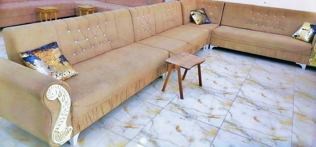 ديوان ١٠مقاعد تركي نظافته ٩٠ب١٠٠ لسعر ٢٠٠وبيه مجال التحرير شارع جامع الصديق معرض ومزاد الجوهره مجاور محطة النبع الصافي ***********
