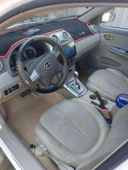 BYD   G3 موديل 2016
  رقم بغداد الألماني
 السيارة ماشية 72 
جاهزة كير محرك مكفول
 بيها طخة بالجاملغ الامامي
 تبريد كير اوتوماتيك مواصفاتها معروفة فتحة كاميرات تحكم ستيرن السعر 62 ومجال بسيط 
للاستفسار الاتصال ***********
