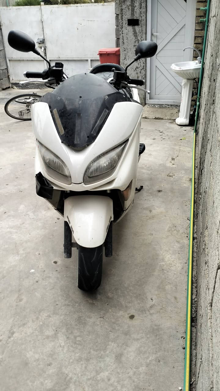 دراجة فورزه صفر 8 للبيع الدراجه طافيه ابيع كوم حديد  سعر 450 وبيه مجال *********** عنوان بغداد الراشديه مال حسينيه
