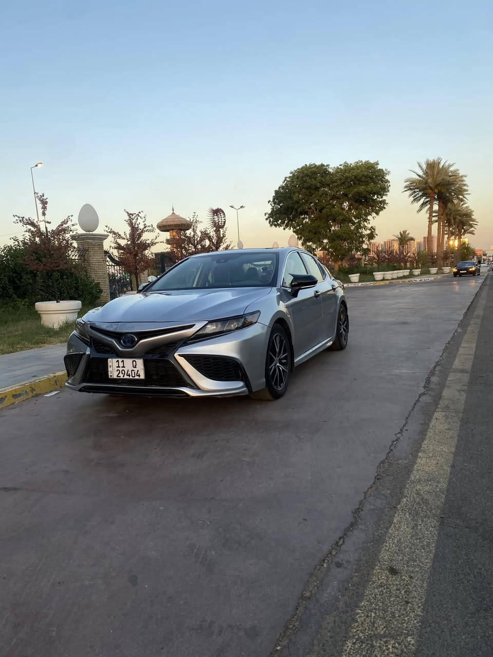 تويوتا كامري SE موديل 2023

✨ لون فضي لامع

✨ ممشى 51 ألف فقط

🔹 شاشة كبيرة

‏🔹 Apple CarPlay & Android Auto

🔹 خرائط

🔹 كاميرا دوارة 

‏🔹 Auto Hold

🔹 مقود كهربائي

🔹 شفتات خلف المقود

🔹 إشارات بالمرايا الجانبية

🔹 مقاعد جلد أسود

🔹 دركسون جلد بخياطة مميزة

🔹 تحديد مسار 

🔹 نظام مانع تصادم

🔹 رادار أمامي +رادار جانبي 

‏🔹 ABS

🔹 نظام مانع انزلاق

🔹 أوضاع قيادة (Normal - Eco - Sport)

‏🔹 GPS

🔹 مصابيح زينون عدسات عالي وواطي

⚙️ محرك 2500cc مرغوب ومكفول مع ناقل الحركة وبطارية الهايبرد 

📌 الملاحظة: حادثها صفحه ابيع مصبوغ حزام حته لتكلي هنا شخط وهنا غمزه 

سيارة نظيفة ومصروف عليها كت تزويد خارجي +عزل حراري للجام + ارضيه جلد شتغلتها فوك المخمل مالتها وجاهزة للفحص.

السعر :168  وبيها مجال بسيط للشراي 

الاتصال : ***********
