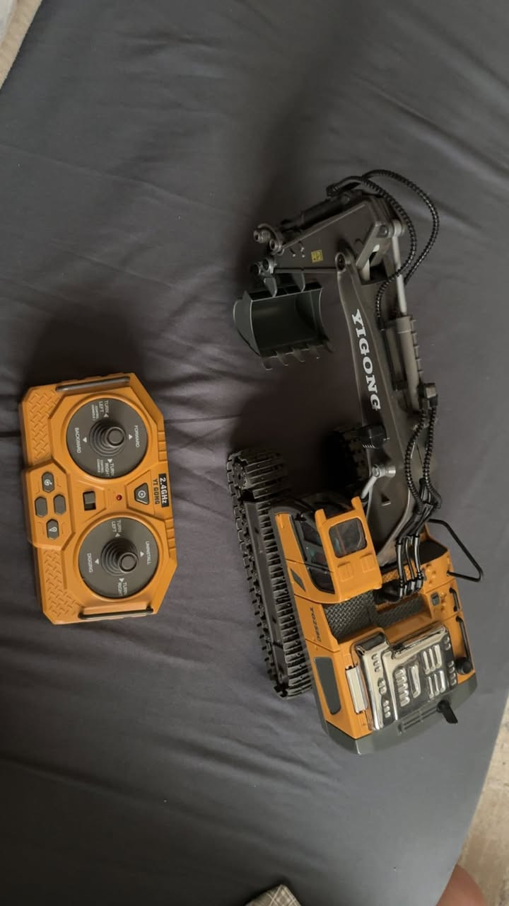 لعبه حفاره ثقيله  اصليه 
بيها مميزات هواي🔳
اضويه🔳
هورنات🔳
يتحرك الشفل و القاعده و السير🔳
بيها مواصفات كلش حلوه وتونس🔳
قيم واخذ ♥️
المكان الشهداء البياع
الرقم ***********
يوجد توصيل جميع العراق
