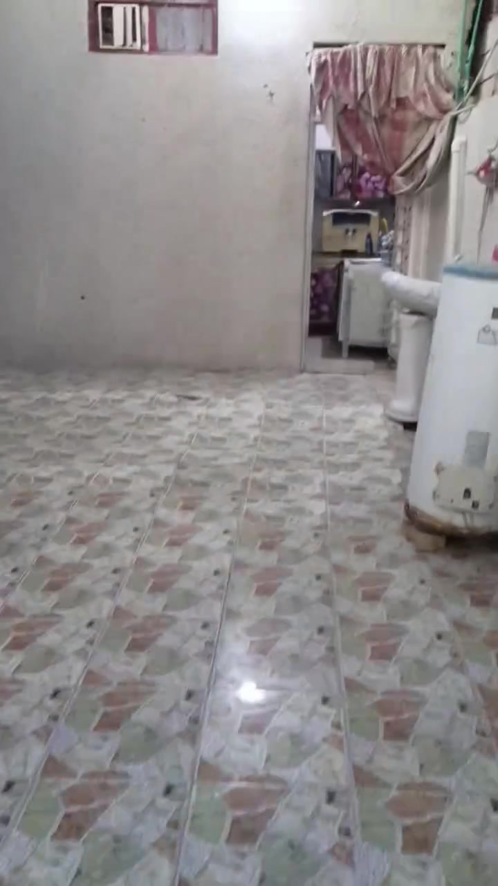 للبيع بيت مساحه 166م يحتوي على 2غرفه و صاله و استقبال و مطبخ و كراج  سعر 42مع مجال
حي رحمه شارع كيات فرع مكتب الكريطي 

للاستفسار الاتصال واتساب *********** مكتب العيساوي
