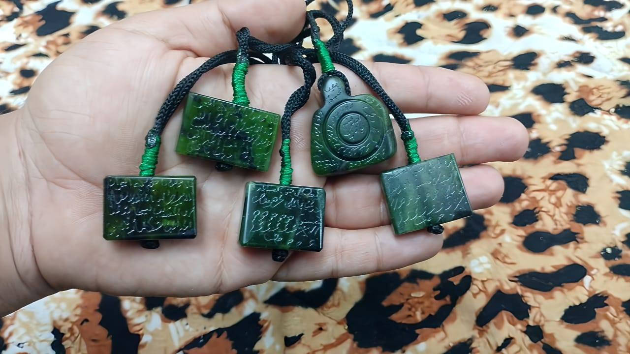 يا الله سلام عليكم اخوان توفرت أشكال مختلفة و 
متوفر جميع انواع و اشكال  العباس اباد الأفغاني الاخضر و الزيتوني و الاسود متوفر اكثر من 15 شكل وجميع الأحجام متوفره (جمله و مفرد) و  مخطوط وجهين ايات قرآنية و آيات أبطال السحر و طلسم الشفاء و آيات الشفاء وايات طرد العارض وايات الحسد و النفس و العين  وصراط علي حق نمسكه وسبحان من الجم الجن بكلماته واذا مرضت فهو يشفيني و ننزل من القرآن ما هو شفاء ورحمه للمؤمنين 
(متوفر عباس اباد منقوش حرز سيد علي القاضي وايات ابطال السحر) 
و(متوفر عباس اباد قديم)
و(متوفر فصوص محابس عباس اباد افغاني زيتوني منقوش من كل جهات ايات أبطال السحر)
و(متوفر عباس اباد تحصين مال بيت حجم كبير)
و(متوفر عباس اباد ويشم في قلاده واحده)
و(متوفر شرف شمس + عباس اباد في قلاده واحده)

(للاستفسار مراسله الصفحه او الإتصال على الرقم ***********)
(متوفر خدمه توصيل🚚جميع محافظات العراق)
