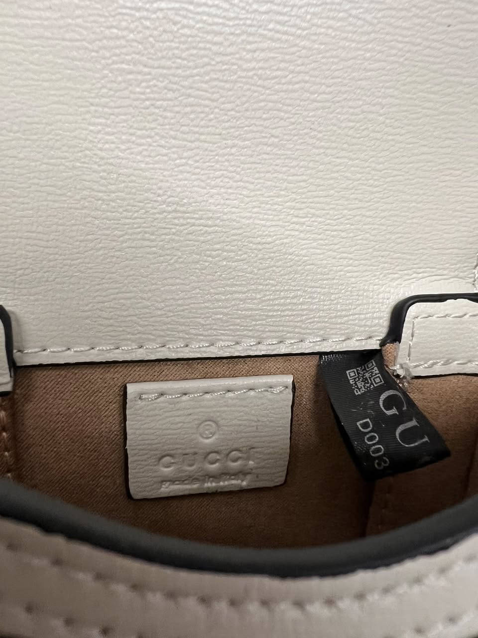 حقيبه كوجي اصليه كود وختم القطعه تجنن صنع بايطاليا


**إذا كنت صاحب هذا الإعلان وتريد حذفه لأي سبب، رجاءا أرسل رسالة إلى الدعم الفني**