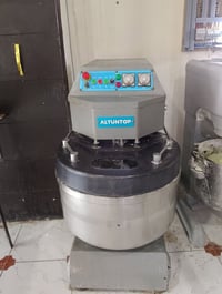 عجانه للبيع شرط الشغل نظيفه توب نمساويه الصنع 07705948482/07809065434