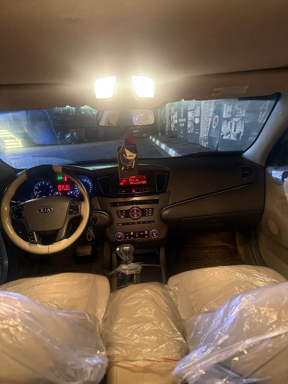 سڵاوتان لێبێت برایان 
کیا کاندێزە ٢٠١٣ براوەی دوبەی 
سەیارەکە زۆر زۆر
جوانە و ماڵی دۆستە 
بێ مەسرەف بێ سەرئێشە
گێڕ و مەکینە و کارابای هەمووی بە شەرت
تەبرید گەرم و سارد بە شەرت
سەیارەکە شەش پستۆنە واتە V6 مەکینە ٣.٥
سەیارەکە ناوی زۆر تازەیە دەرەوەشی زۆر جوانە
شتەکە لەبەر چاوە

گۆرینەوەش ئەکەم بە شتێک بە دڵم بێت

سعری سەیارەکە ٥٥ گەڵاو مەعامەلە 
ئەتانخەمە سەرسەرم

*********** السليمانية, العراق
