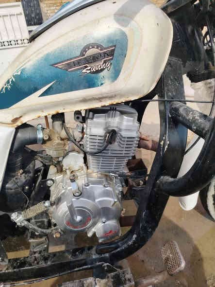 السلام عليكم دراجه للبيع موديل 15 والمو شراي لا يراسل ما مفتوحه ومعمره كله جديد تعميره 25 والسعر مليون و200 وهذا رقمي ***********  ابو كان بالشطره
