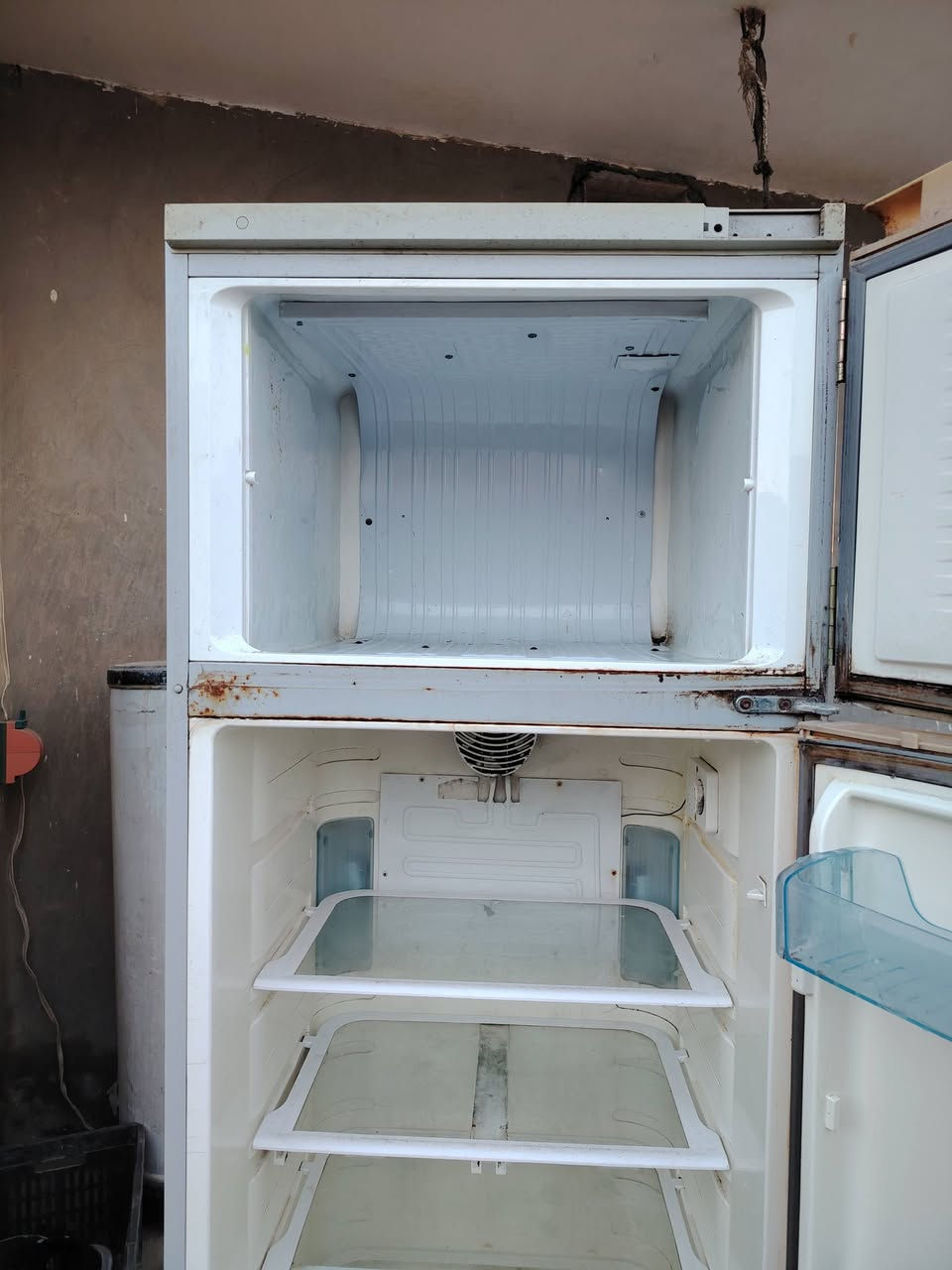 السلام عليكم يوجد ثلاجه للبيع شرط التجميد الرقم ***********
