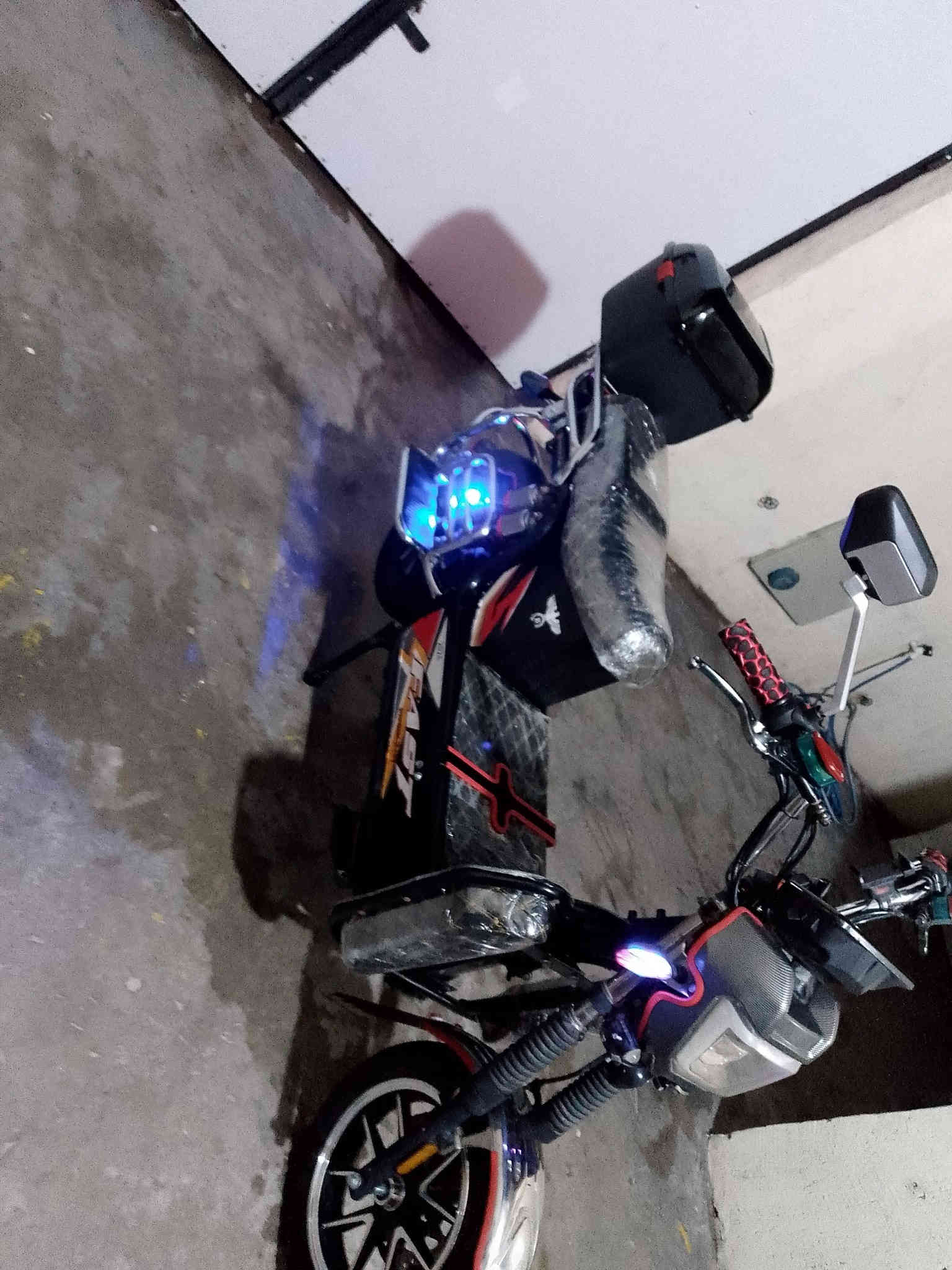 السلام عليكم موطور جبلي للبيع 
موديل 24 موطور جديد ماتذب علي كلشي
بطاريات جديد 6 باتري موطور مال جناي 
مثل ماموضح بالصوره جاهز مجهز
المكان شارع الأطباء بالسوگ القديم 
السعر 620 للأستفسار 
الاتصال بالرقم ***********
