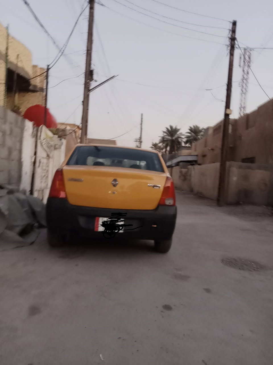 السلام عليكم سياره رينو للبيع موديل 2009 سياره جائزه وحلوه باسمي مصفره من هيئه تخم تاير مكينه كير جديده صبغ حزام جماليه عنوان بغداد منطقه جسر ديالى  رقم تليفوني ***********
