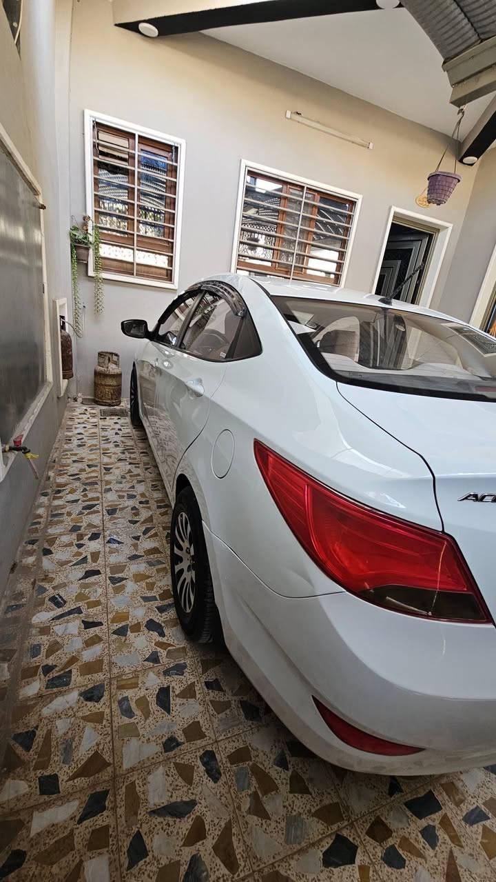 اكسنت 2016 خليجي محرك وكير امريكي 16 جي دي اي ضررها 3 قطع بدون دواخل وبيه قفسات ازغيره بلسقفيه  رقم نينوى اجنبي السعر 90
***********
