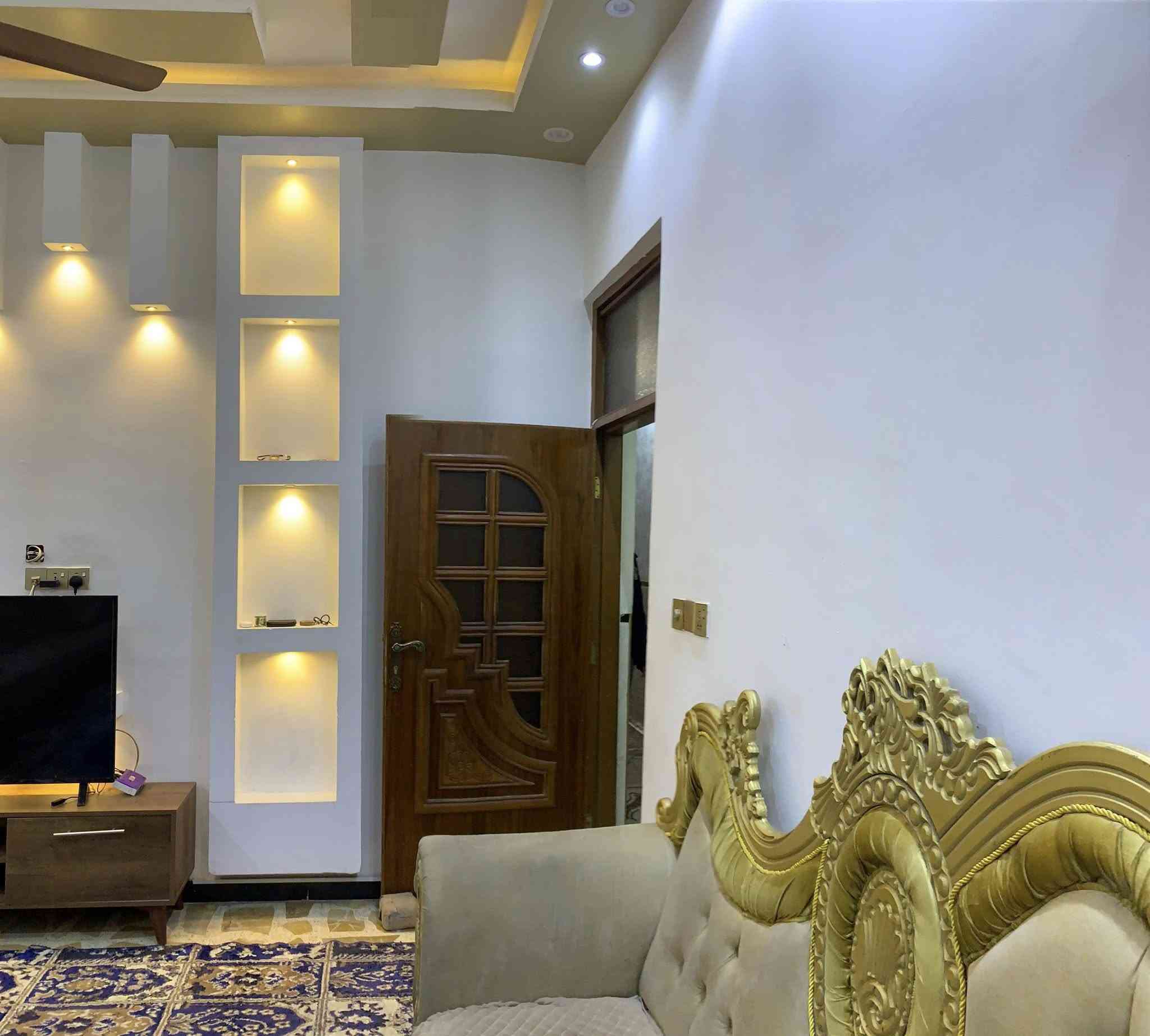 بسم الله ماشاءالله 🤲
150 متر طابو ملك صرف 🫴🏻
مدخلين استقبال مطبخ غرفه نوم 🏠
خدمات داخليه وخارجيه 🔘
طابق الثاني 3 غرف نوم وخدمات 
ومنور ومطبخ وخدمات ايضا 🫡
بيت جديد يصلح سكن او استثمار ☑️
عنوان الانتصار شارع 25 مقابيل
مستشفى حمادي شهاب 
قبل مرور الحسينيه 🔈
تفاصيل اكثر ***********
