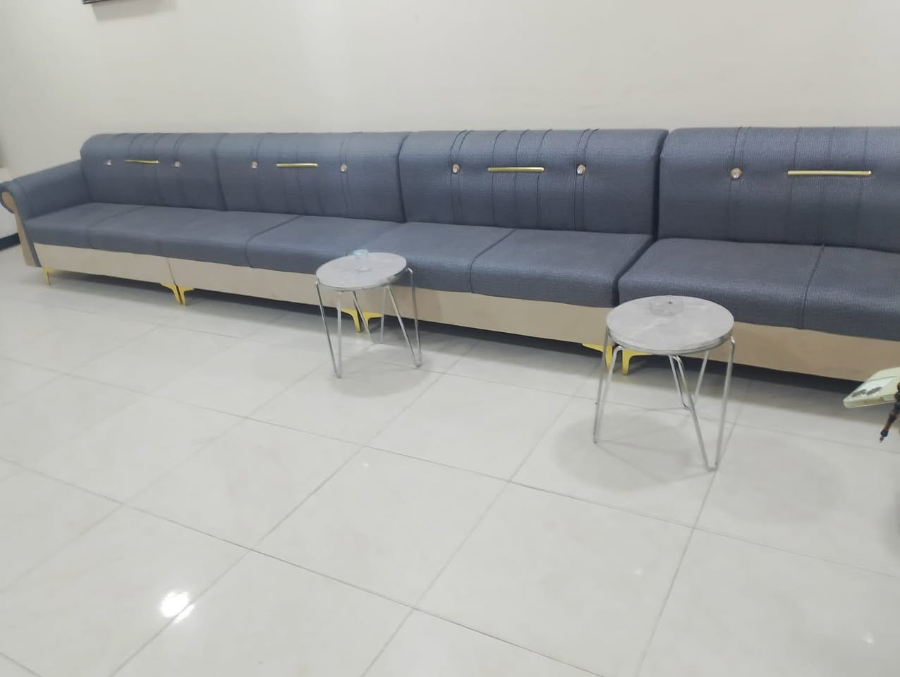 ديوان 20 مقعد السعر 850 تفصال جديد مابي اي ضرر


**إذا كنت صاحب هذا الإعلان وتريد حذفه لأي سبب، رجاءا أرسل رسالة إلى الدعم الفني**