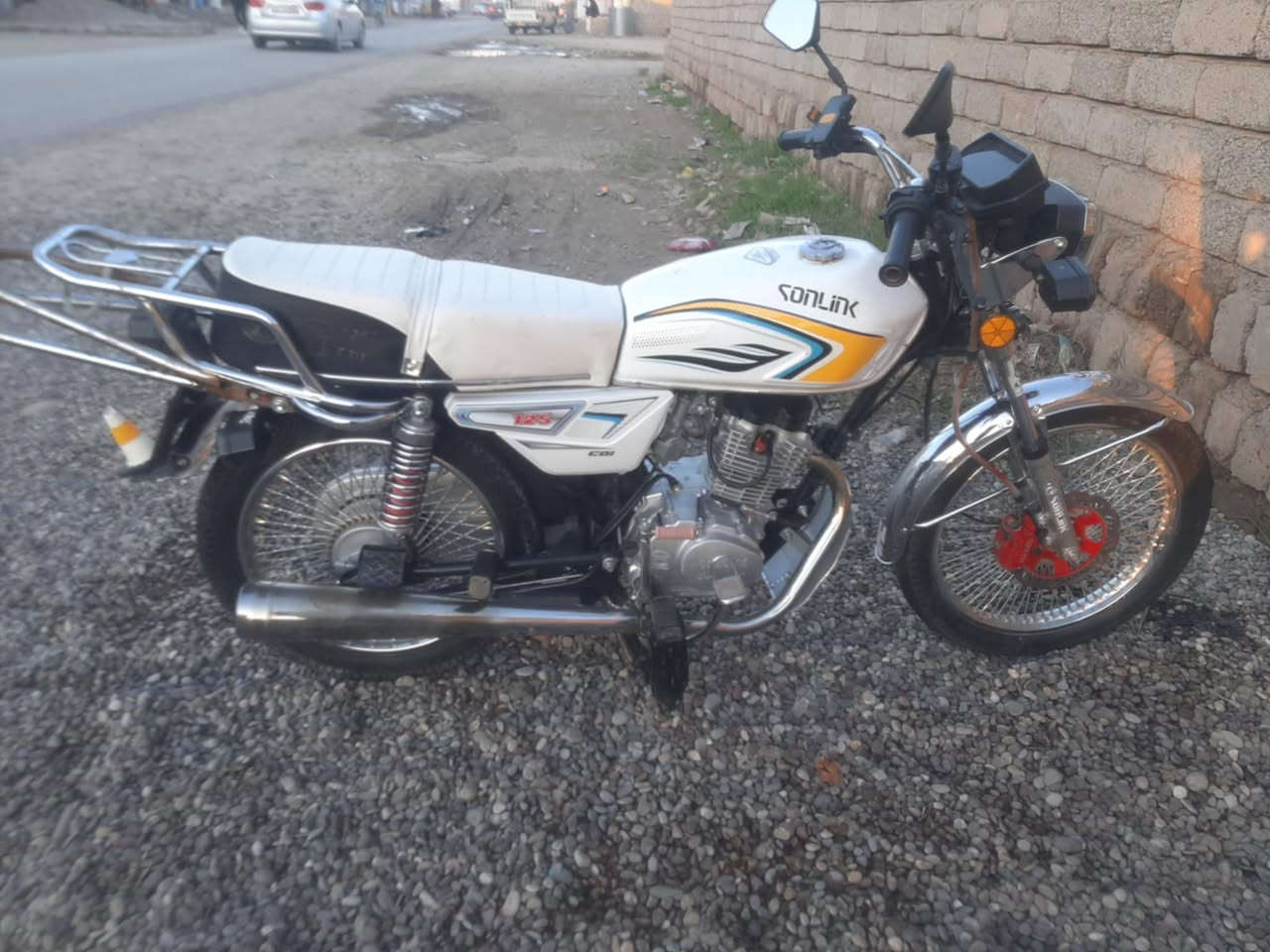 السلام عليكم
دراجه تايكر سونك موديل 25 بدون سلف 
 انضف من الصور 
شرط كير ومحرك ما مفتوح 
كهربائيات شغاله 
سعر 700 قفل 
الهاتف ***********
