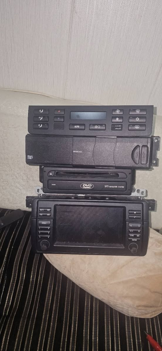 شاشەی bmw کامل ئەشیا سیدی بۆکسو جیبی‌ئس  
دوگەی تەبرید 
سیدی vw  
 شاشەی bmw525 دێتەدەر  مەزبوت ئیش ئەکات شاشەی پۆڕش  ئەندرۆید ئەوتۆو کار پلەی فول مواسەفات أربيل, العراق


**إذا كنت صاحب هذا الإعلان وتريد حذفه لأي سبب، رجاءا أرسل رسالة إلى الدعم الفني**