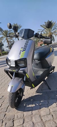 دراجه شحن نظيفة جدا للبيع استخدام قليل البطاريات ٦ جديدة الحجم الكبير ...