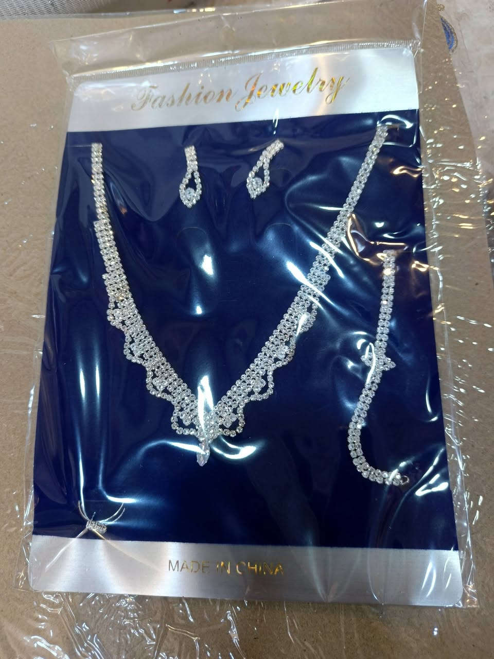 نوع جديد ومختلف اكسسوارات لدى أقمشه عبدالله الشويخ 
نوع مختلف من الأناقة... ولمسة تكمل مظهرك. إذا كنت تبحث عن مجموعة اكسسوارات جذابة للأنظار تضيف لمسة رقيقة إلى مظهرك، قطعة بسيطة
ولكن مع تأثير قوي
اختيار مثالي لنفسك أو كهدية مميزة😍
سعر بلاش 😉 
واتساب***********
        ***********
يوجد خدمة توصيل.
#عشق_الاكسسوارات
