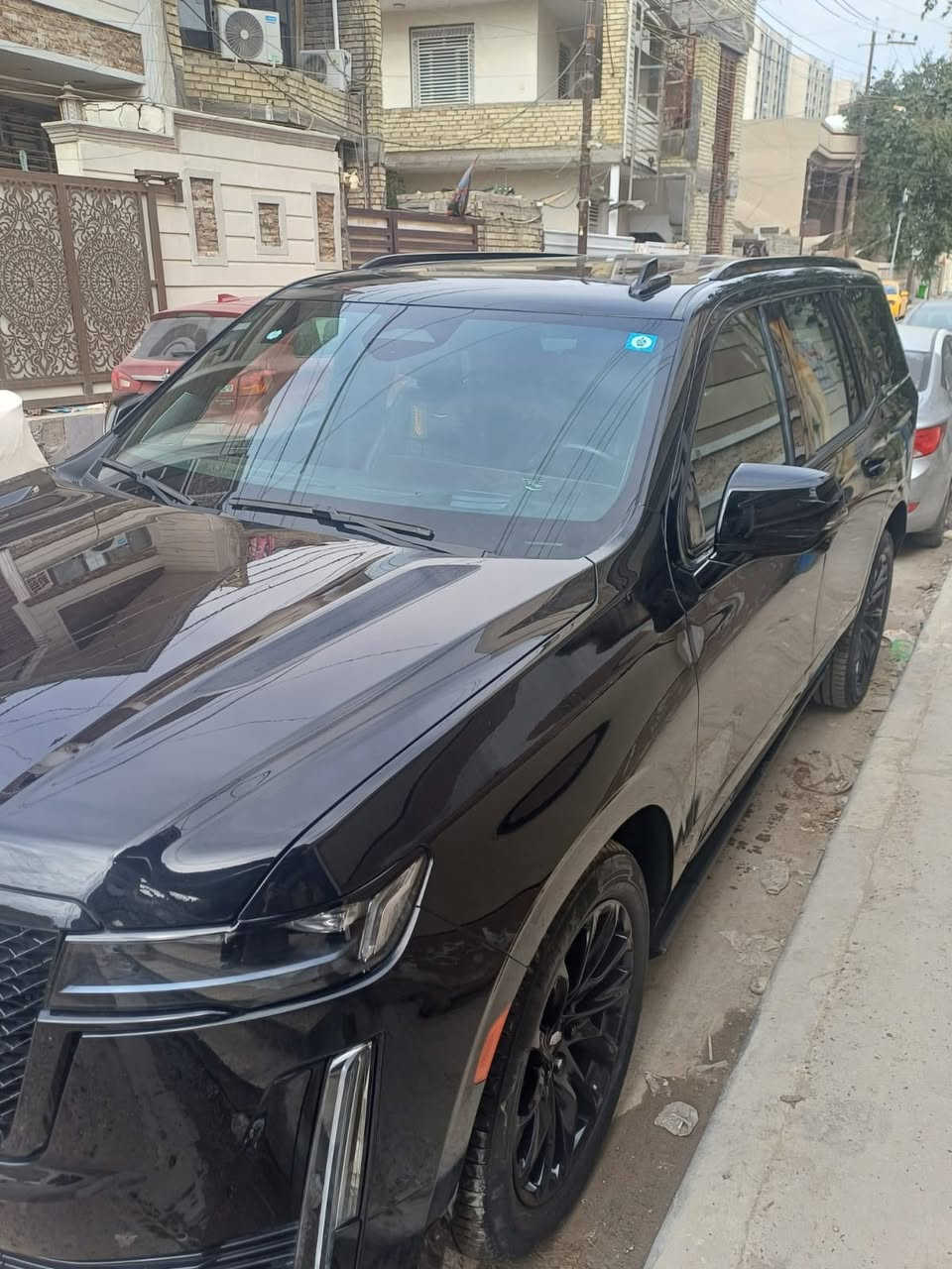 كاديلاك اسكاليد 2023 وارد امريكي
*الضرر
صبغ ربع الباب الخلفي بدون ايربك واي دواخل شرط

* سيارة جديدة كلياً، نظيفة ومرتبة.
* ماشية  47 الف ميل فقط.
* إطارات جديدة.

_ أعلى مواصفات (فول1/1)_

* كراسي VIP
* تشغيل عن بعد
* 36 سماعة
* سماعه ⁠مكبر صوت
* سقف بانورامي
* 5 كاميرات
* 5 بصمات
* كراسي قابلة للتدليك والرجاج
* دواسات كهربائية
* داتا شو
* داخلية لون جملي
* مصابيح زينون عالية الكفاءة مع عدسات
* 4 شاشات (لوحة العدادات، والكراسي)
* فرامل إلكترونية
* جنوط ذكية
* رادار تحديد مسار
* رادار خلفي
* رادار أمامي
* رادار جانبي
* تدفئة لكراسي السائق 
* تدليك لكراسي الأمامية
* تبريد لكراسي الخلفية
* مرايا قابلة للطي كهربائياً
* إشارات جانبية على المرايا
* كراسي جلد
* كراسي كهربائية
* ذاكرة للمقاعد والمقود
* قفل مركزي
* جنوط قياس 22

رقم صاحب السيارة 
‭0770 390 1424‬ واتساب فقط
