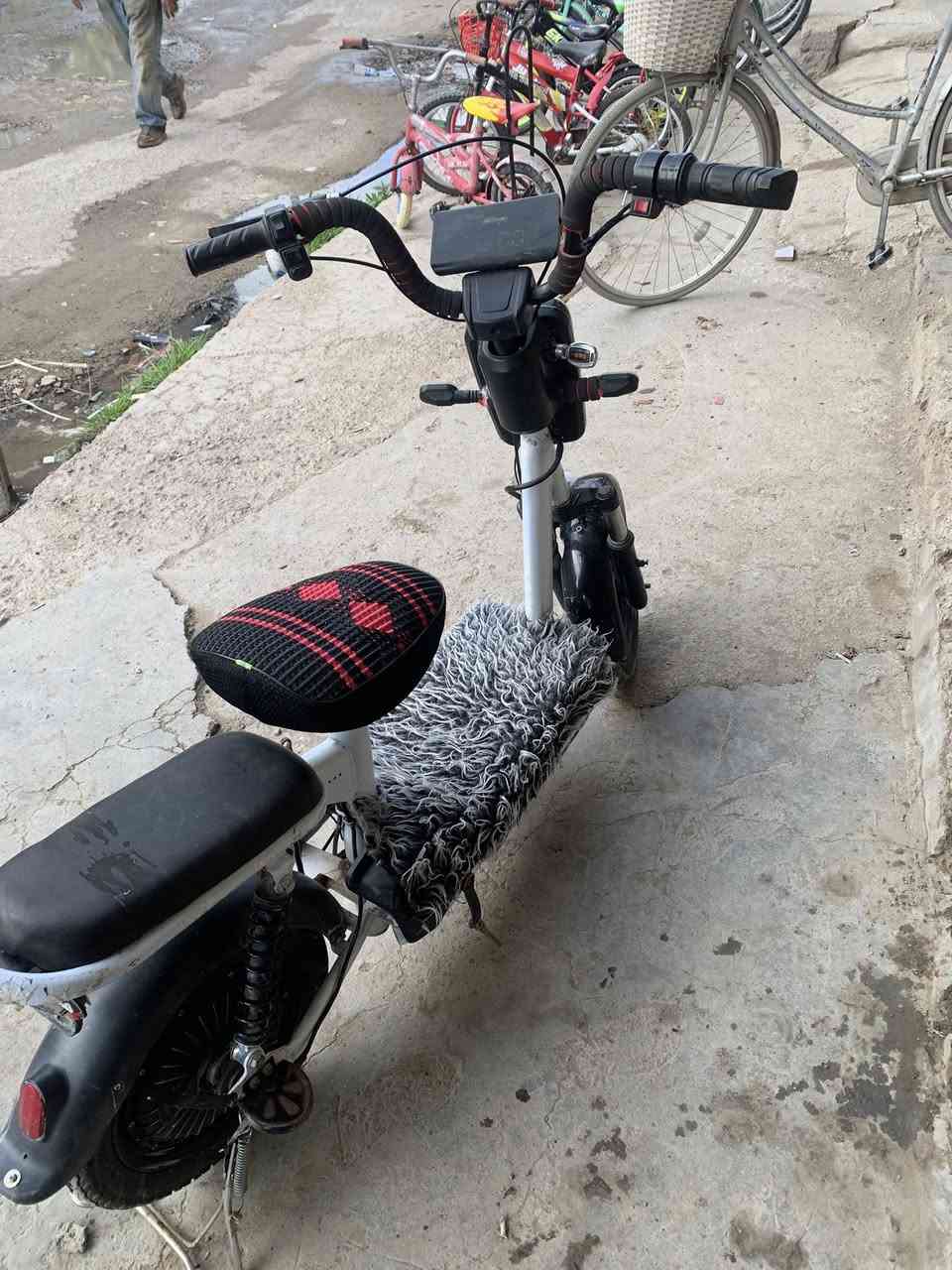 السلام عليكم
خوان باسكل شحن للبيع موديل ٢٤ الباسكل كلة شغال والباسكل مال جناي وكلش معتني بي البطاريات كلهن جدد قبل اسبوعين شديتهن يقرن ١١رايدة ب١٦٠ وبي مجال بسيط حك جيتك عنواني ديالى بعقوبة فلكة الامين للتواصل خاص او على الرقم ***********
