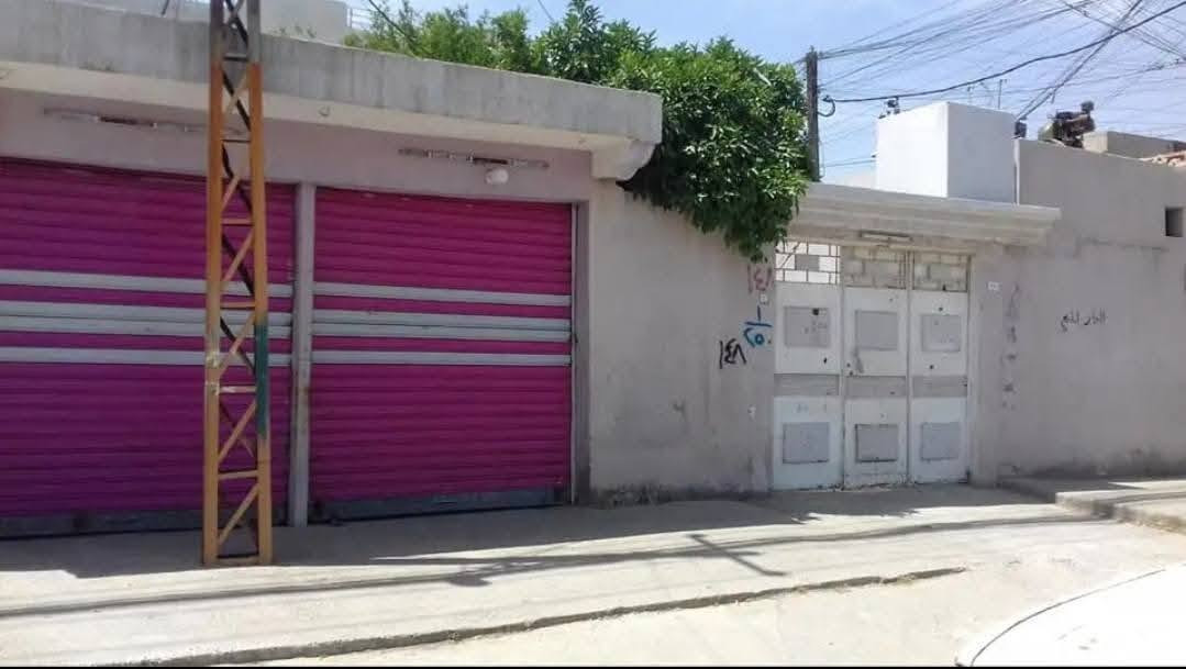 السلام عليكم
بيت للبيع في حي الاصلاح الزراعي 
خلف دور الاساتذة قرب مولدة جبار 
البيت ركن 
المساحة 260م طابقين 
ملك صرف بأسمي 
يحتوي 8 محلات مفصولات عن البيت 
للتواصل: 
***********
***********
