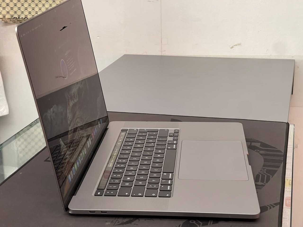 MacBook 💻 Pro 16-inch,2019

بۆ فرۆشتن زۆر پاکە

تەنها iCloud لەسەر بوە لابراوە 

Processor 
2.6 GHz 6-core Intel i7

Memory 
16 GB 2667 MHz DDR4

Graphics 
Intel UHD Graphics 630 1536 MB

Storage 
500 GB 

Time Cycle 
107 Count 

***********
