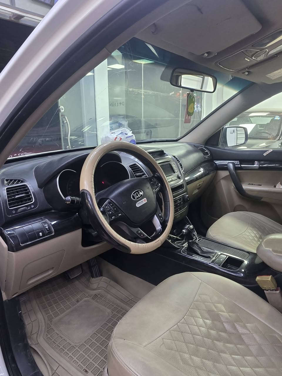 سورينتو موديل ٢٠١٤كفاله السياره سونارها موجود بصور  سعر ١٨٣ بيه مجال قليل  كله كفاله سنويه لشهر لخامس رقم بغداد  مكاني ديوانيه *********** واتساب او اتصال
