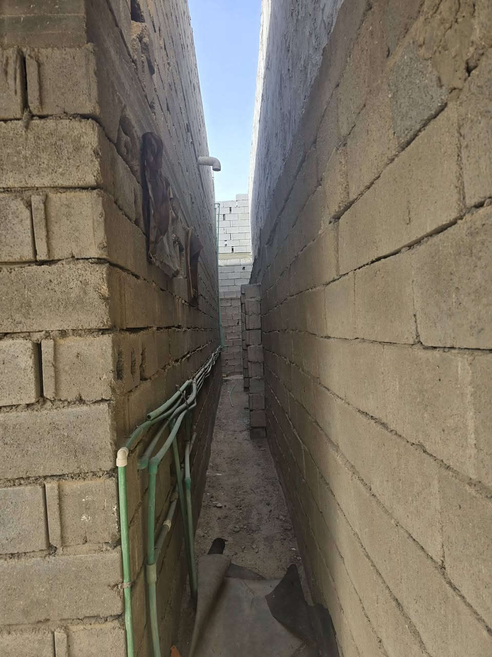 سلام عليكم توفر بيت لبيع طابو زراعي عراقي المساحه 250 متر كافت خدمات كهرباء ماي مجاري العنوان ابي خصيب حمدان السعر 80 وبي مجال الستفسار ***********
