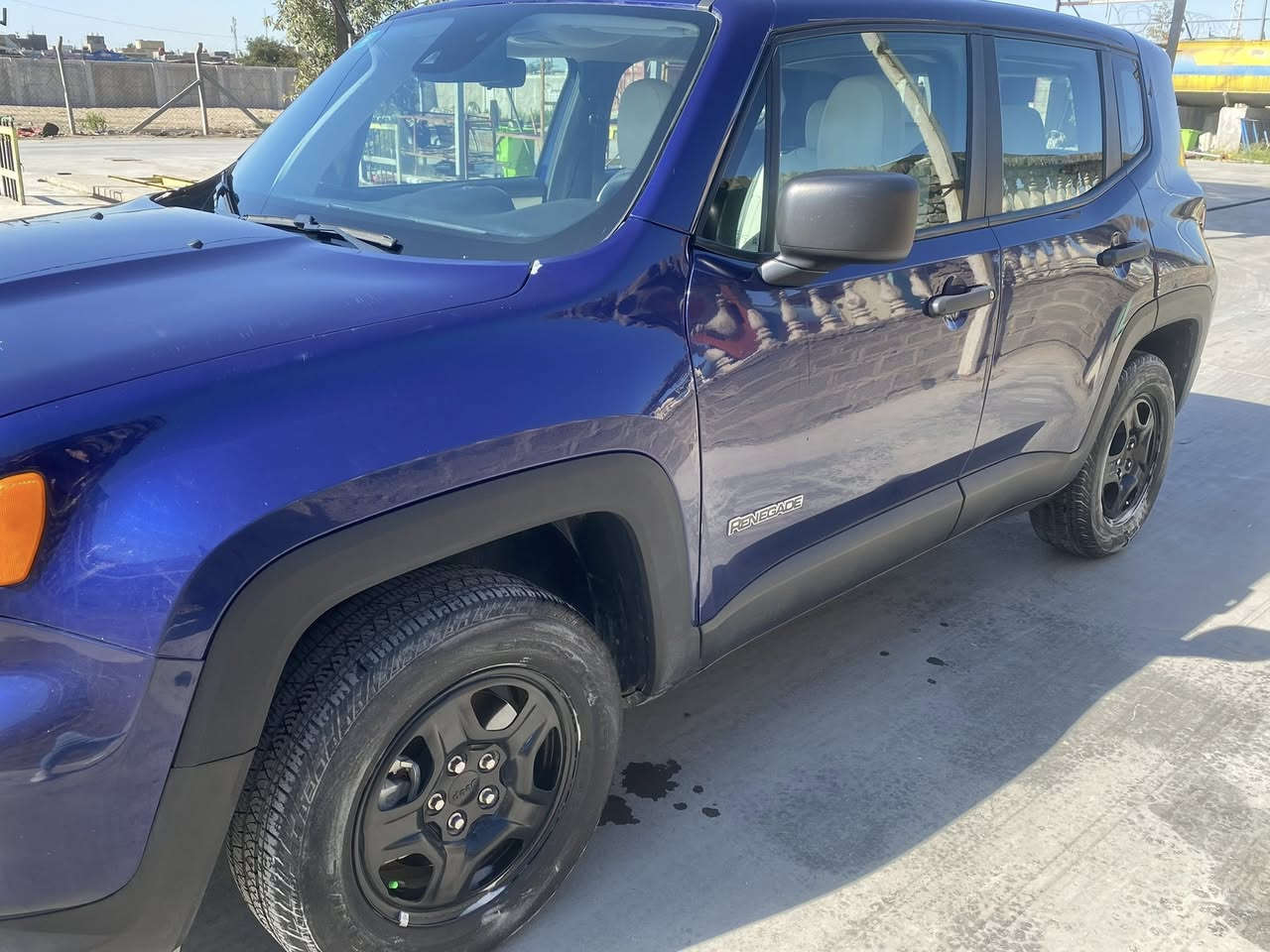 السلام عليكم
جيب رينيجيد 2021
فئه سبورت 
محرك 2400 / 4x4 
رقم بغداد الدولي ب اسمي 
كير 9 نمر 
رادار امامي ورادارات جانبيه 
توقف ذاتي+ تحديد مسار  
فور ويل + 5وضعيات قياده
سايد بريك كهرباء
بصمه  
كامرة دواره +حساسات 
شاشة اعطال
كروز +مثبت سرعة  
دوشمه كشنات+ابطاين +ارضيه 
باتري +تخم تاير جديد
السيارة ماشية (65 )الف كيلو
محرك ع وضع الشركه  كفاله
تبريد ثلج  
 
حادث تبديل دعاميه +  بارد بدون صبغ وصور حادثهه موجودات 
مكانه بغداد
السعر١٣٥وبيه مجال
الرقم للاستفسار ***********
