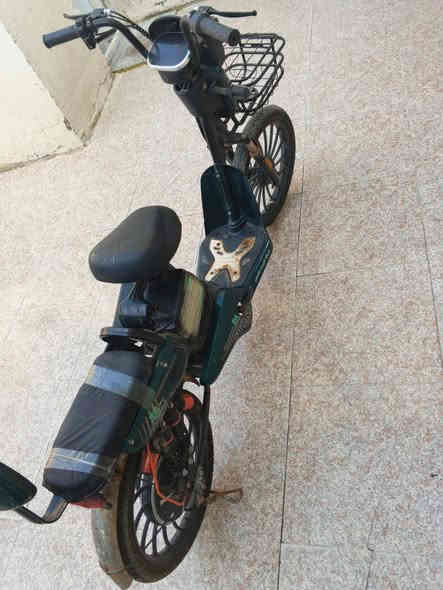 السلام عليكم 
دراجة شحن للبيع 
السعر 175 وبيها مجال 
العنوان البصرة حي الاصدقاء 
للاستفسار ***********
