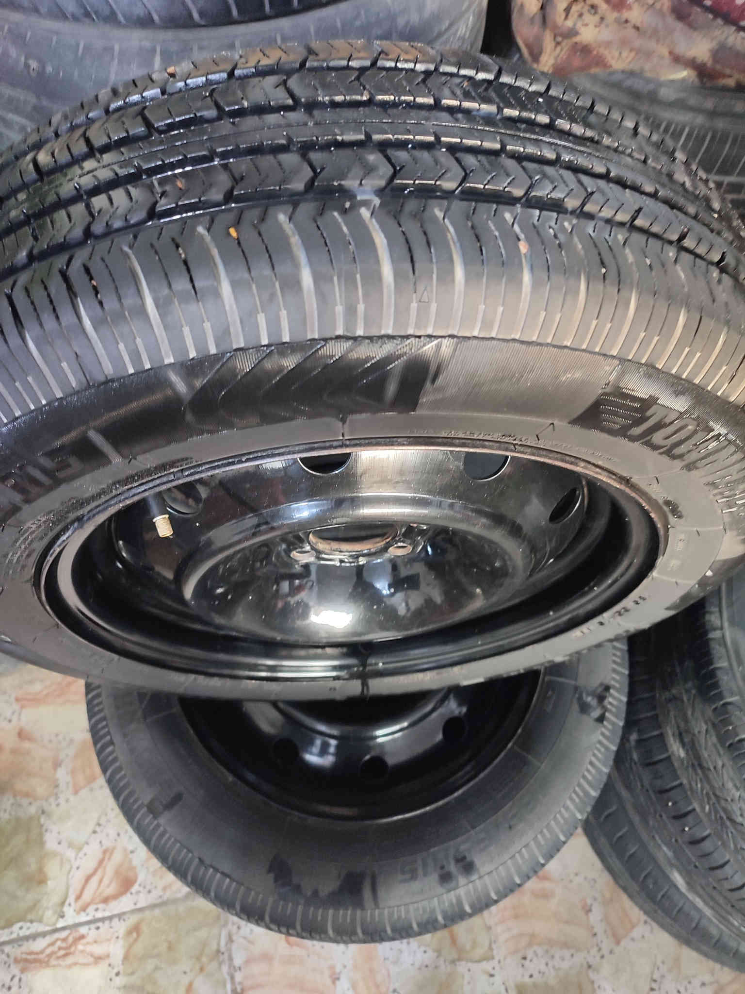 تخم ويل حديد الاصلي حجم 15مصبوغ حراري شرط الفحص بلبلنص لاعواج ولاتصليح جدد يرهم بيجو سمند أو بارص أو 405مع تخم تاير جديد حجم 15.65.185مشدود أقل الشهر بيع او مراوس السعر 200قفل مكاني نجف مكتب الرشيد ***********
